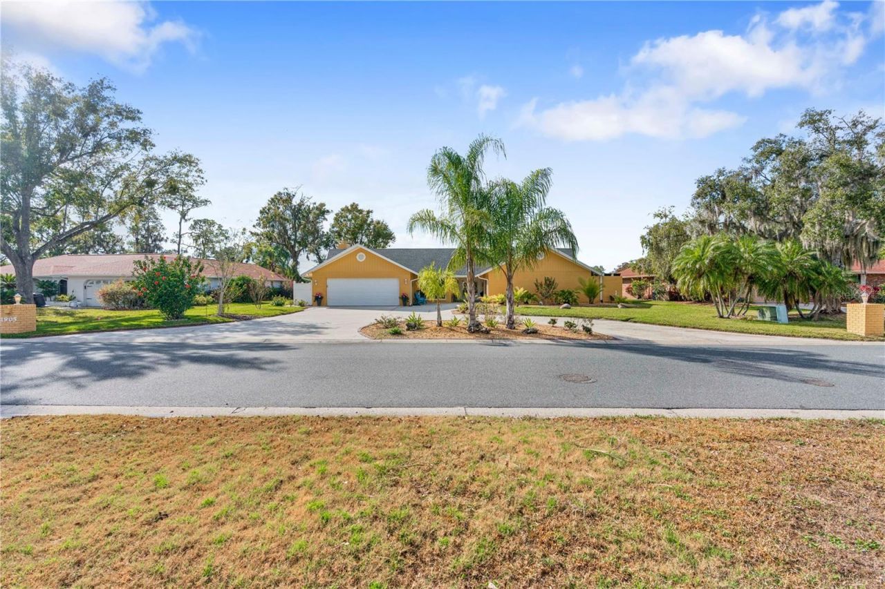 1905 Country Club Court, Plant City, FL 33566 Photo