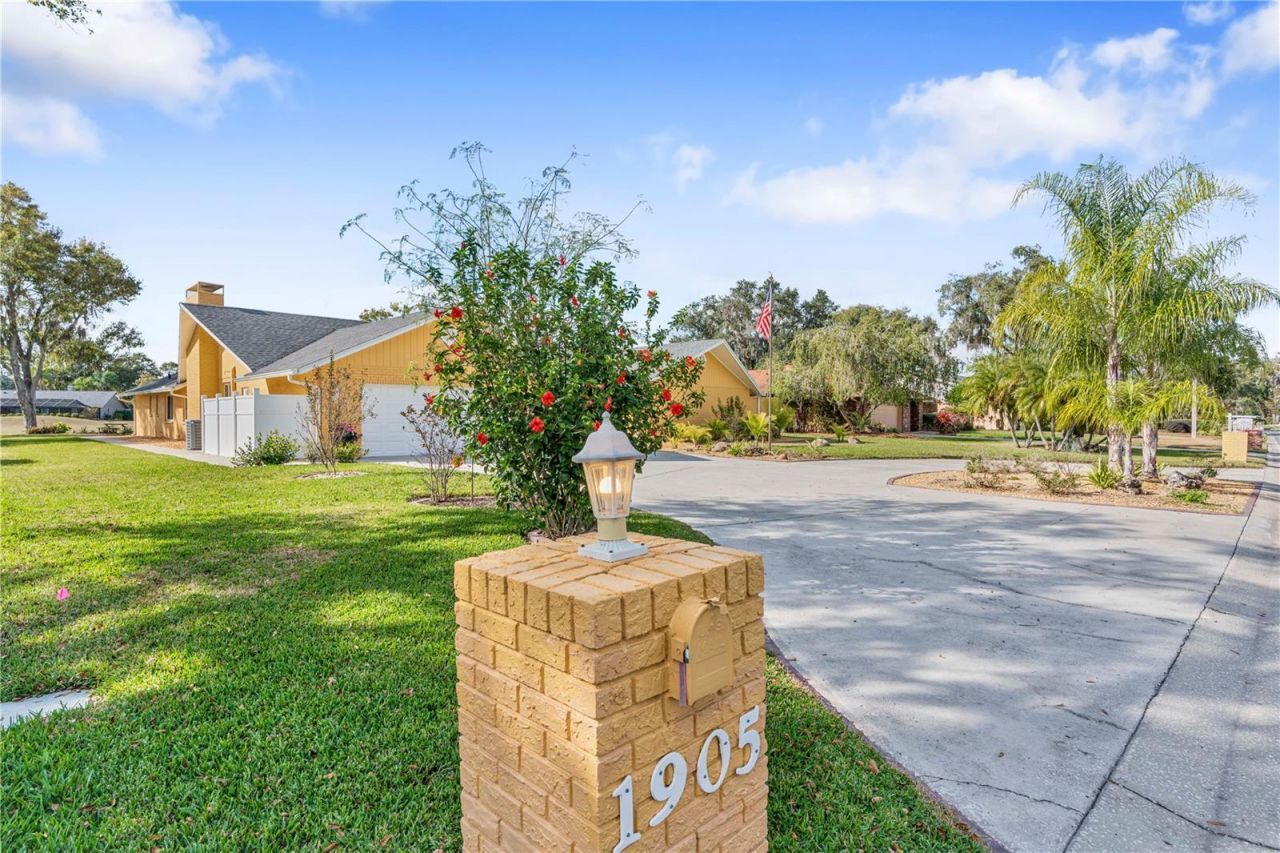 1905 Country Club Court, Plant City, FL 33566 Photo