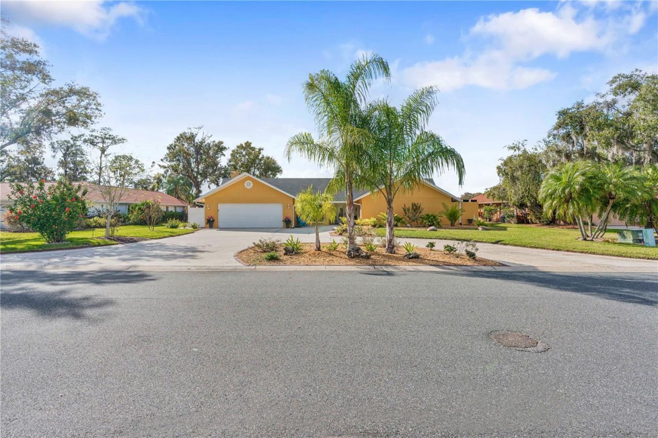 1905 Country Club Court, Plant City, FL 33566 Photo