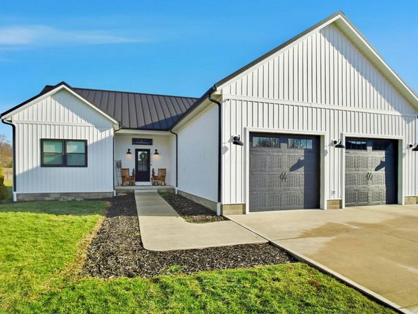 6100 Arnies Drive, Nashport, OH 43830