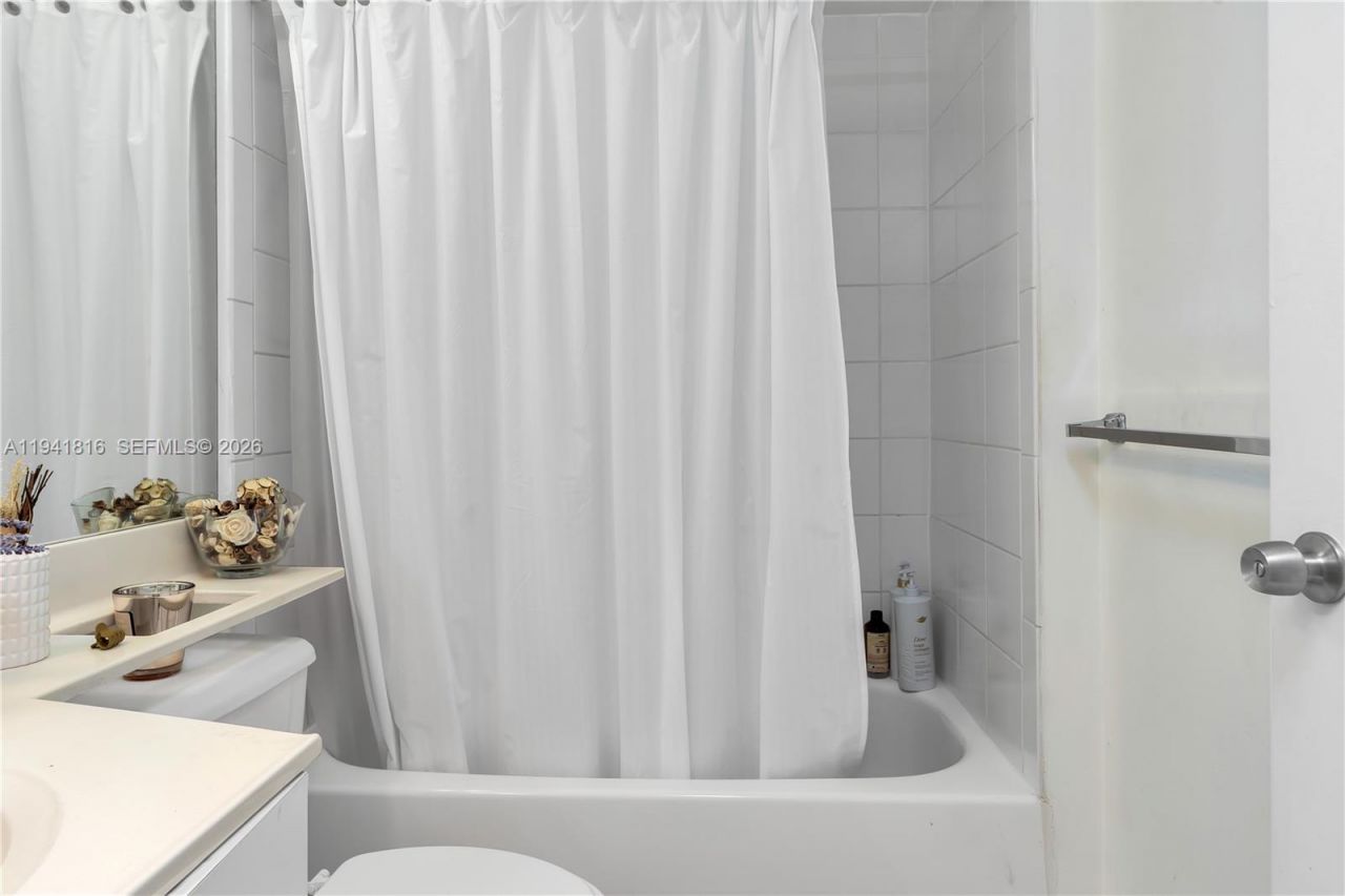 3300 NE 192nd St , Unit 202, Aventura, FL 33180 Photo