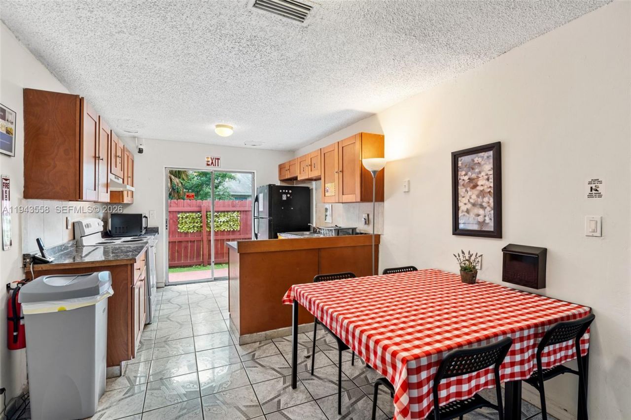 1112 NE 5th Ave, Fort Lauderdale, FL 33304 Photo