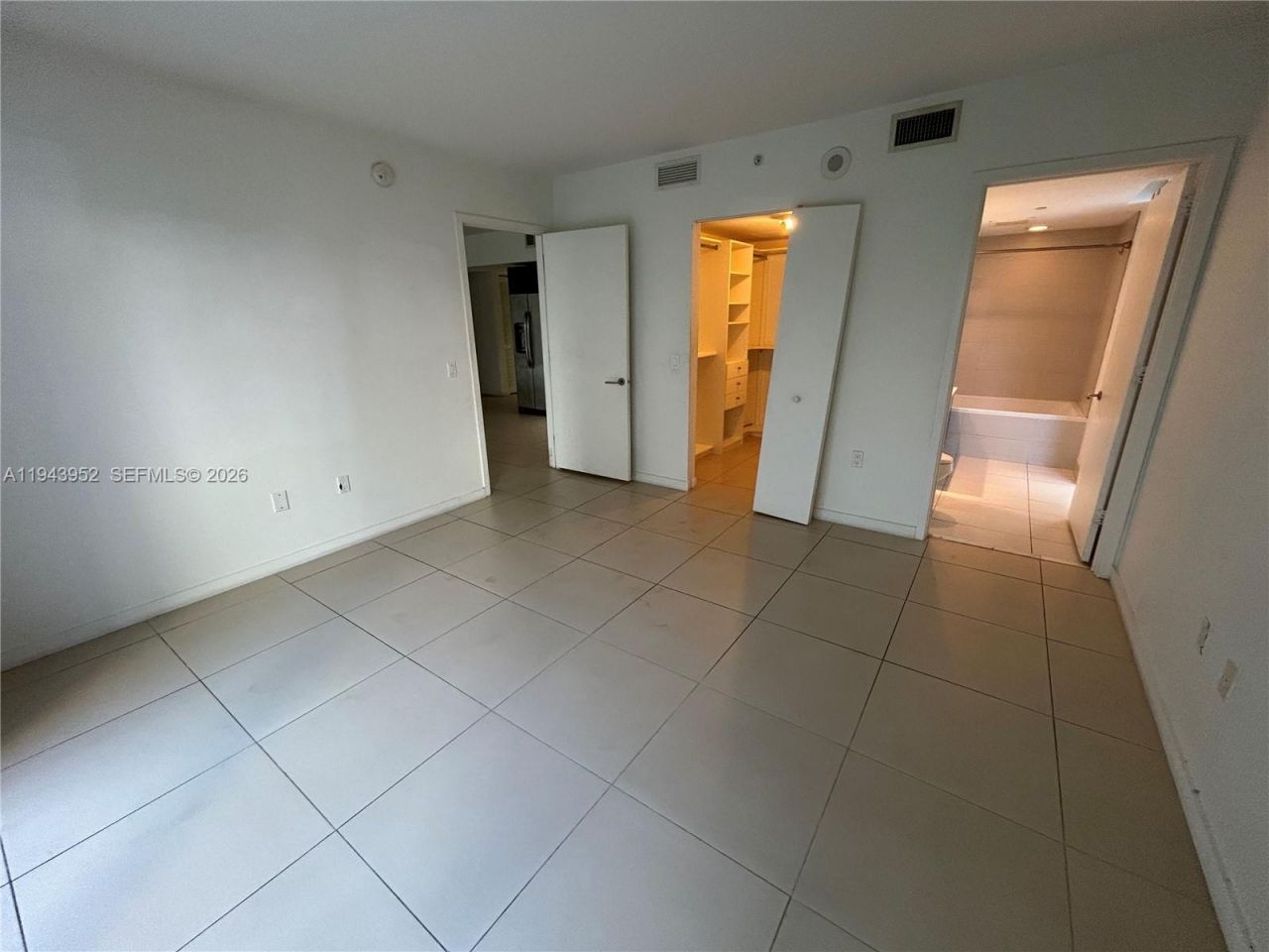 31 SE 6th St, Unit 407, Miami, FL 33131 Photo