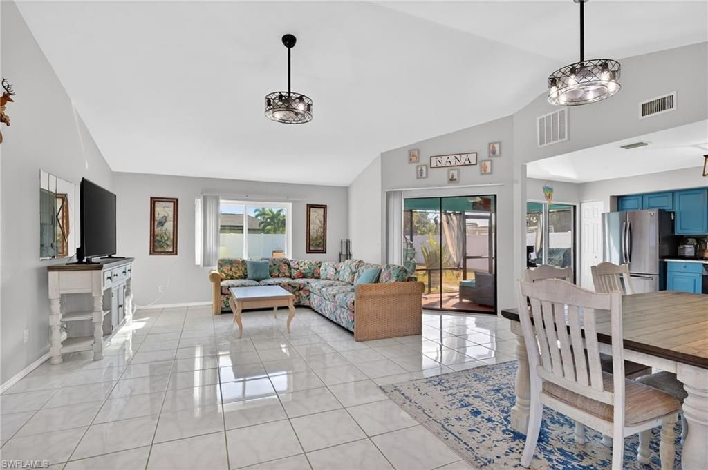 1105 SW 11th Pl, Cape Coral, FL 33991 Photo