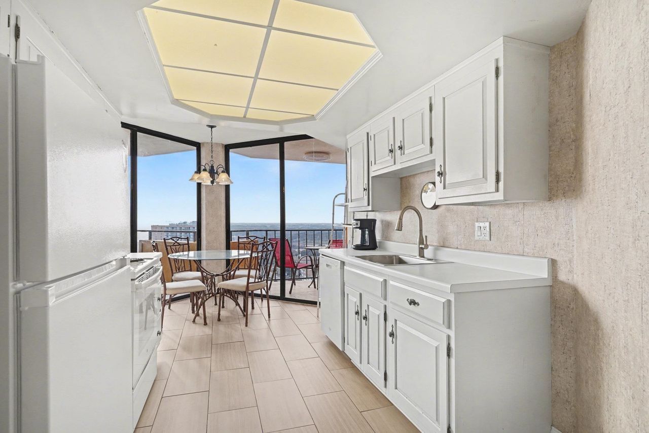 9650 Shore Dr. Photo 10