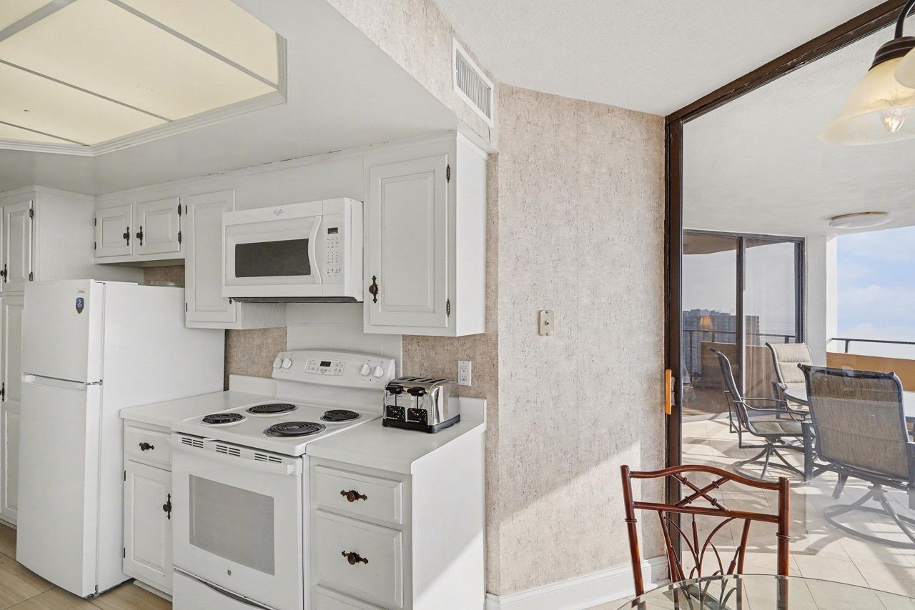 9650 Shore Dr. Photo 11