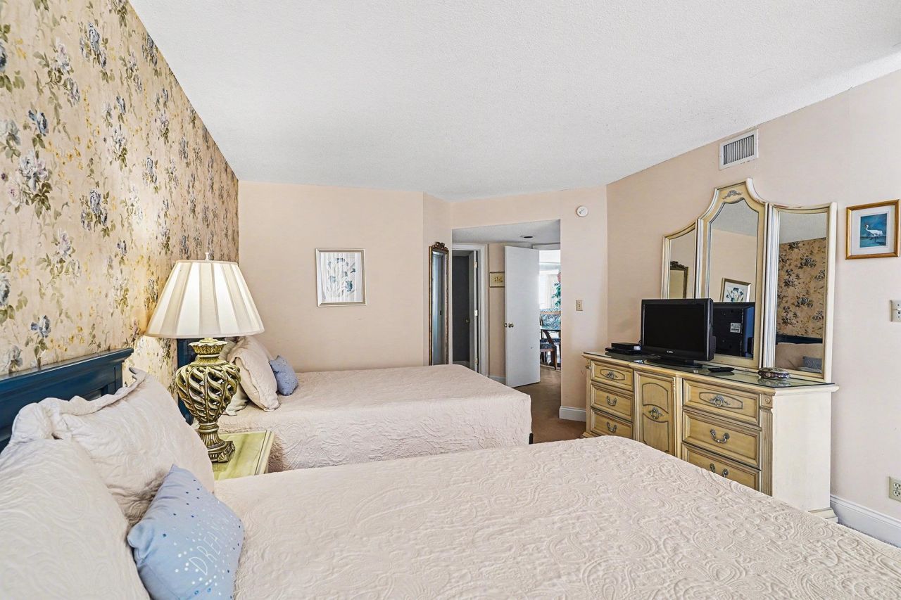 9650 Shore Dr. Photo 14