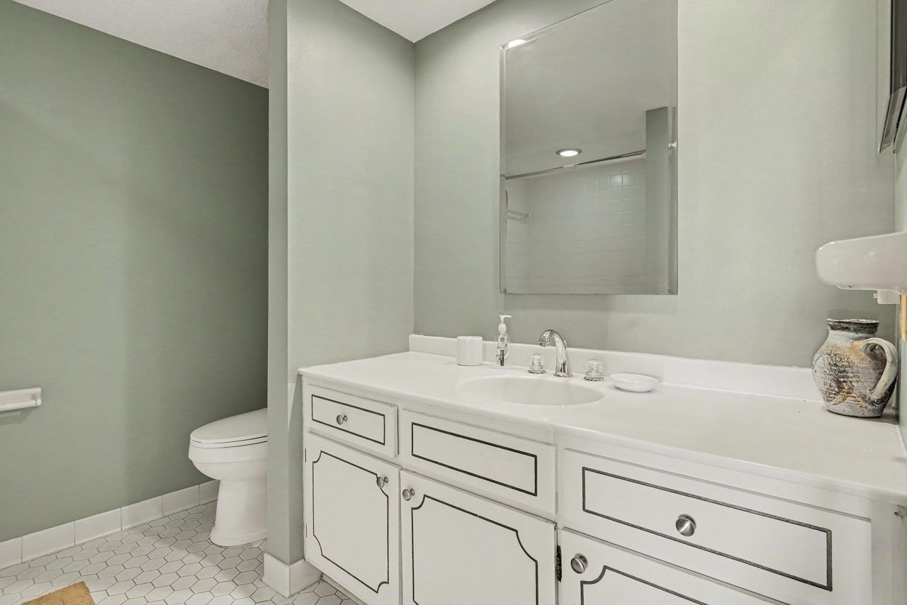 9650 Shore Dr. Photo 15