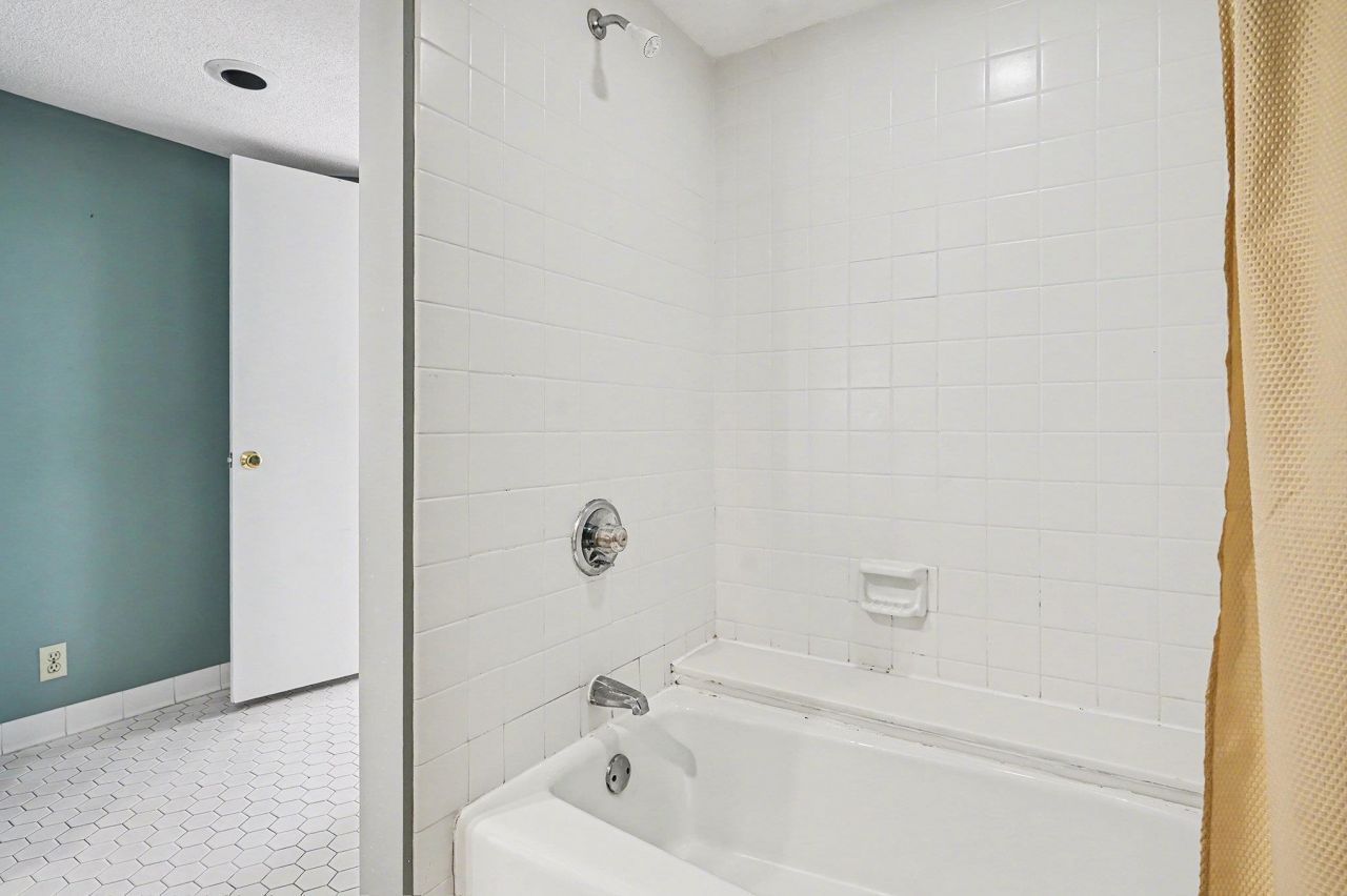 9650 Shore Dr. Photo 16