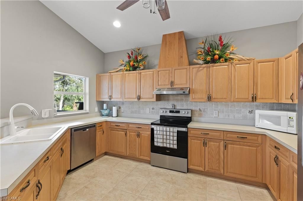 27350 San Carlos Dr, Punta Gorda, FL 33983 Photo