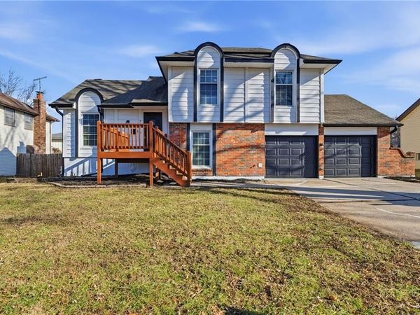 7918 Southview Drive, Grandview, MO 64030