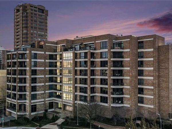 433 Ward Parkway, Unit 2s, Kansas City, MO 64112
