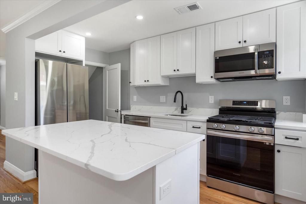 3551 Shannon Drive, Baltimore, MD 21213 Main Photo