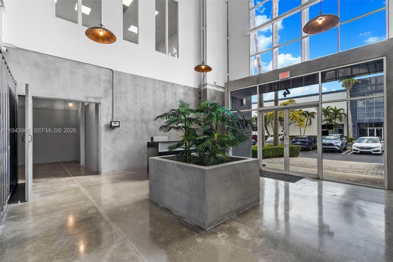 7620 NW 25th St, Unit 3, Miami, FL 33122 Photo