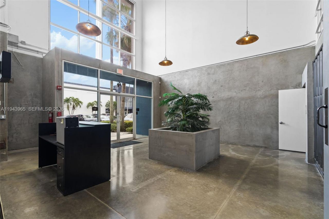 7620 NW 25th St, Unit 3, Miami, FL 33122 Photo