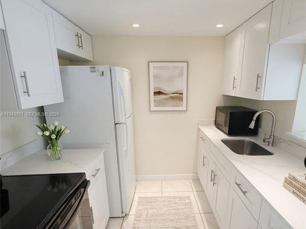 260 NW 107th Ave, Unit 212, Miami, FL 33172