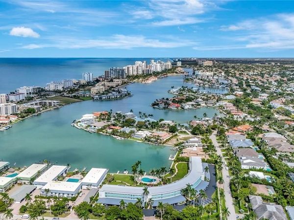 383 Harbour DR, Unit 304, NAPLES, FL 34103