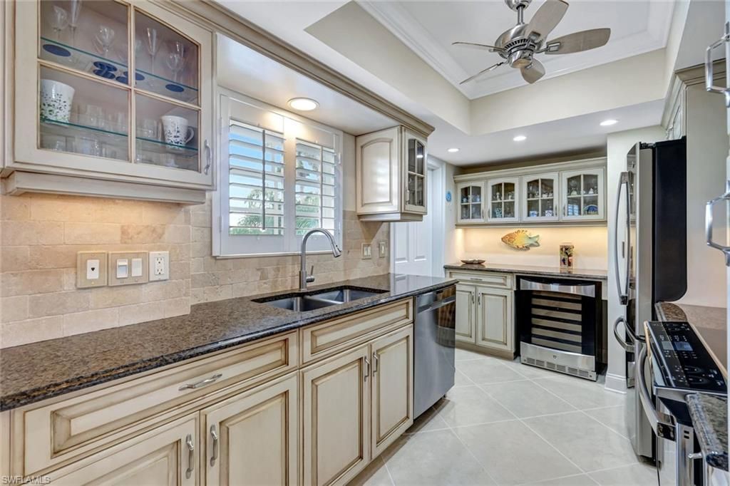 383 Harbour Dr, Unit 304, Naples, FL 34103 Photo