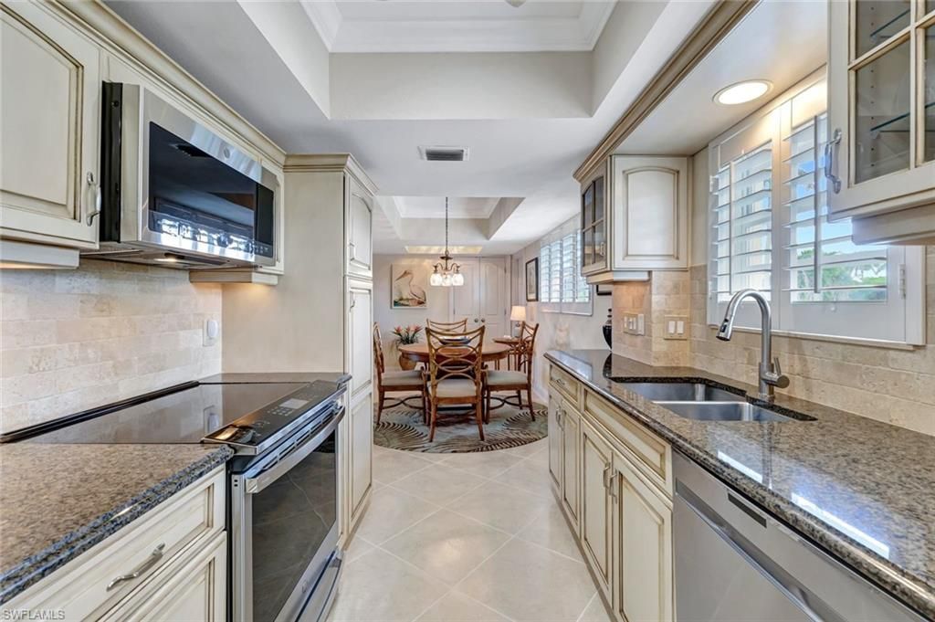 383 Harbour Dr, Unit 304, Naples, FL 34103 Photo