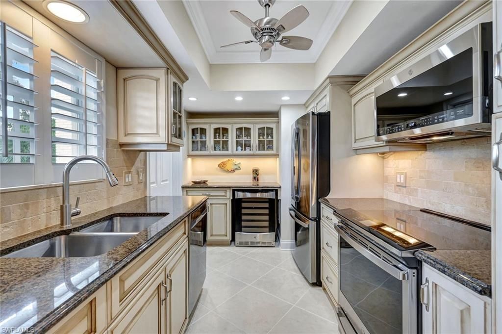 383 Harbour Dr, Unit 304, Naples, FL 34103 Photo