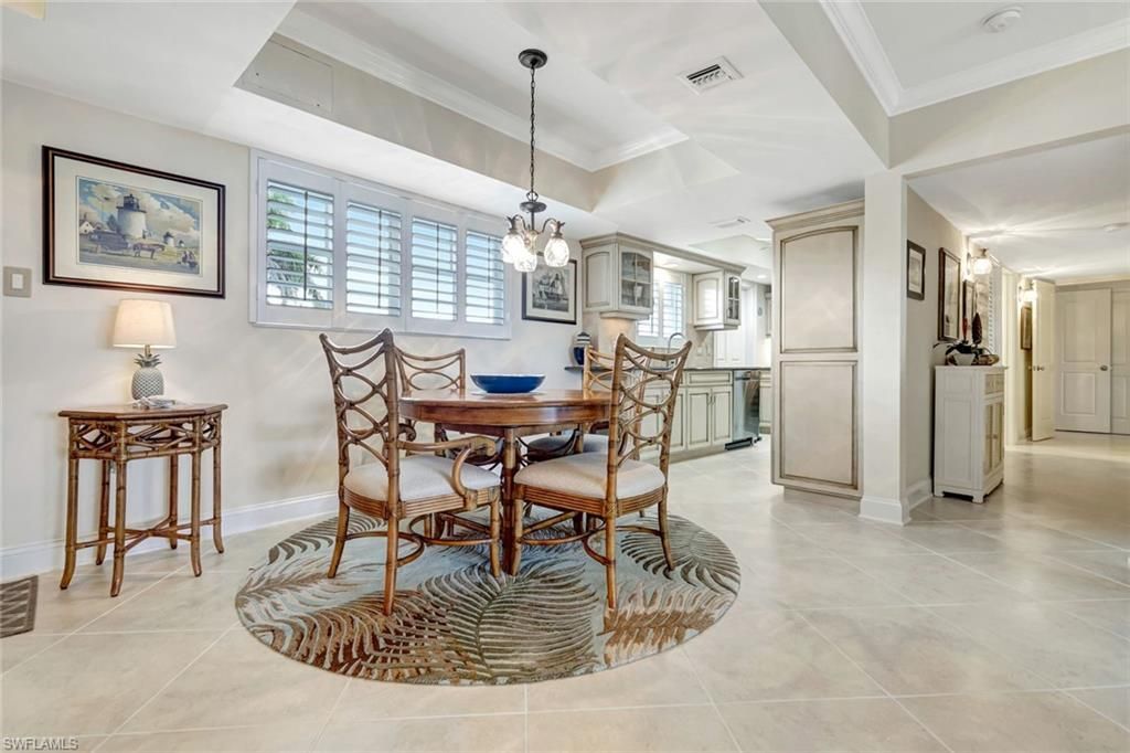 383 Harbour Dr, Unit 304, Naples, FL 34103 Photo