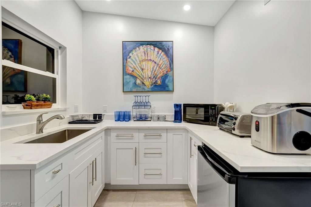 383 Harbour Dr, Unit 304, Naples, FL 34103 Photo