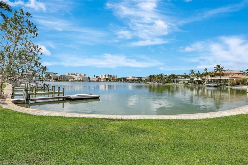 383 Harbour Dr, Unit 304, Naples, FL 34103 Photo