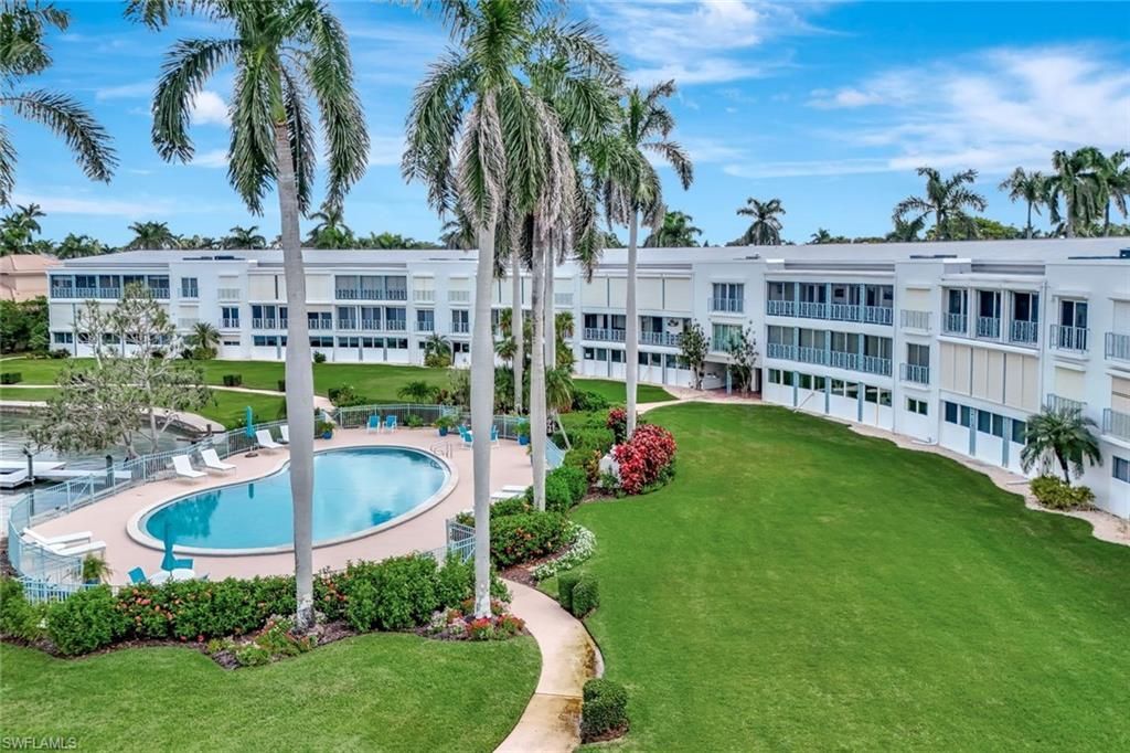 383 Harbour Dr, Unit 304, Naples, FL 34103 Photo