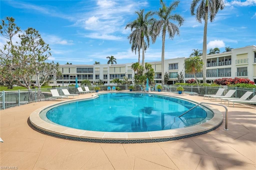 383 Harbour Dr, Unit 304, Naples, FL 34103 Photo