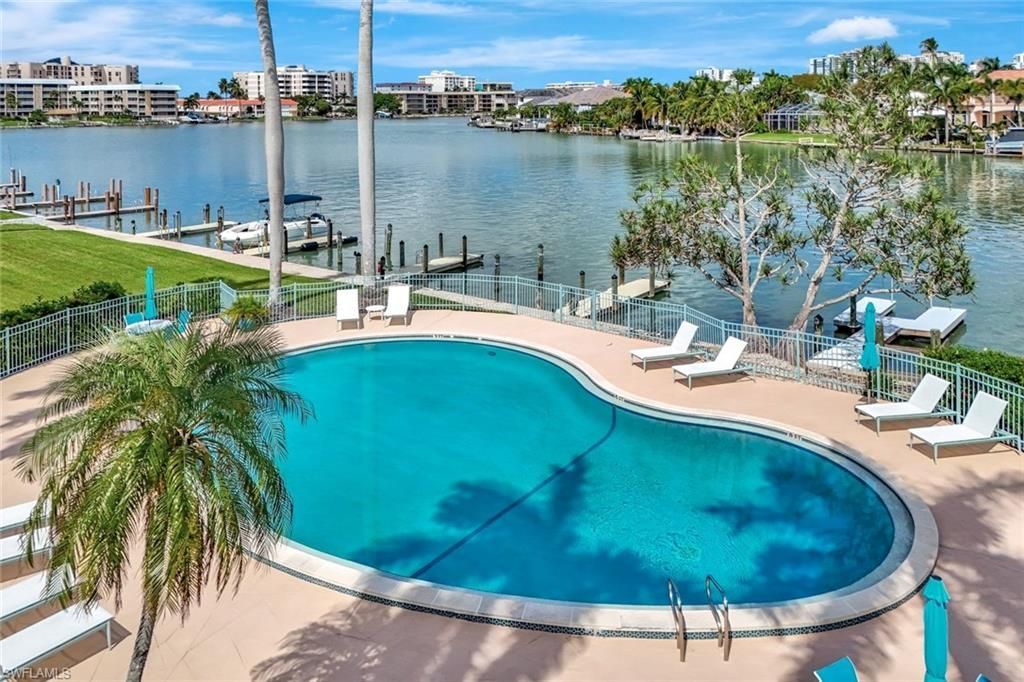 383 Harbour Dr, Unit 304, Naples, FL 34103 Photo