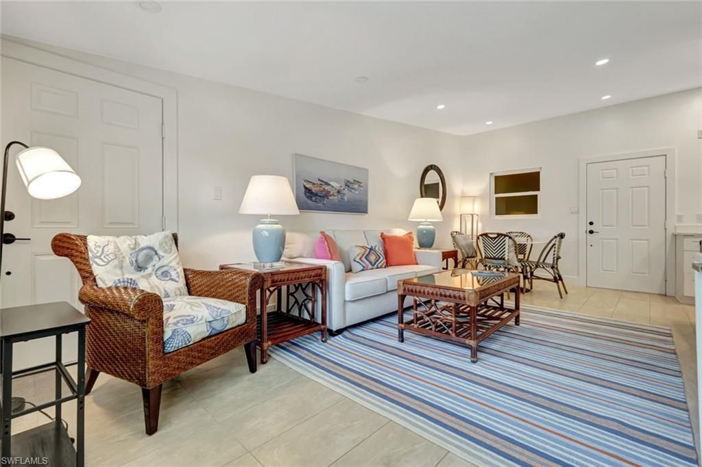 383 Harbour Dr, Unit 304, Naples, FL 34103 Photo