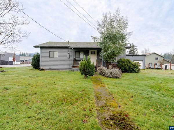 410 SW Broadway St, Mill City, OR 97360