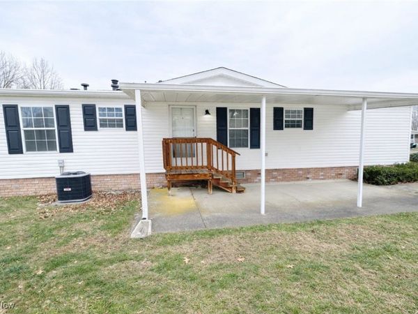 178 D Street SW, Navarre, OH 44662