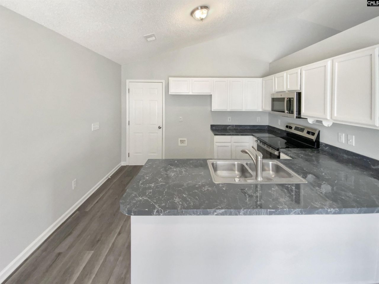 116 Crown Colony Court Photo 12