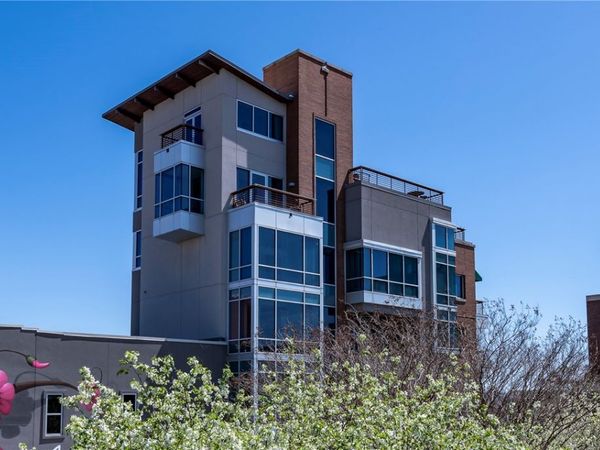 5 W Mountain Street, Fayetteville, AR 72701