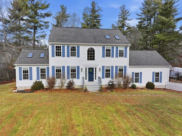 14 Marks Ln, Freetown, MA 02717