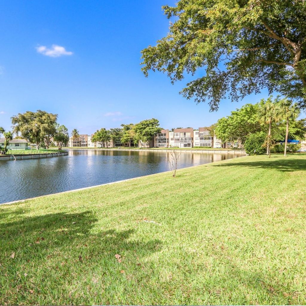 9150 Lime Bay Blvd , Unit 212, Tamarac, FL 33321 Photo