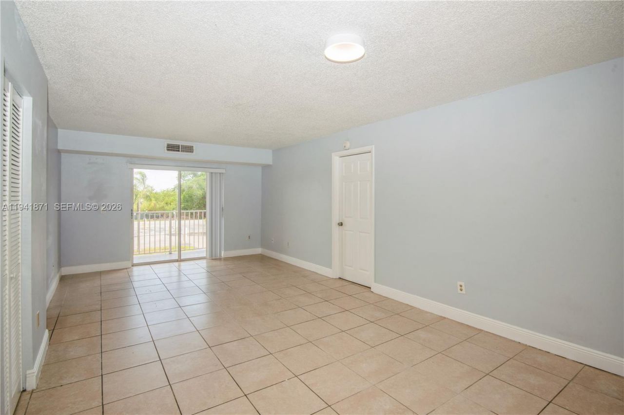 8200 SW 210th St, Unit 111, Cutler Bay, FL 33189 Photo