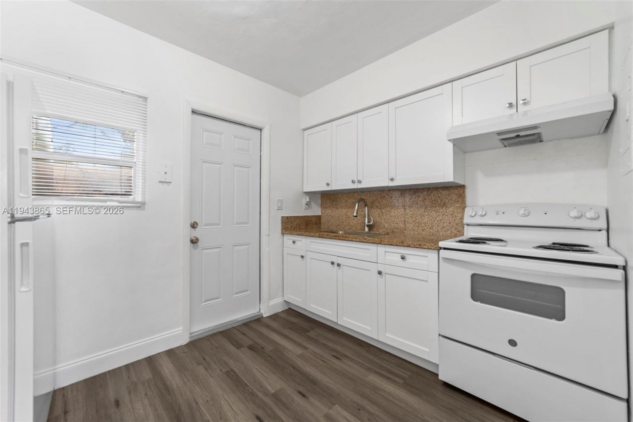 15940 NE 19th Ct , Unit 3, North Miami Beach, FL 33162 Photo