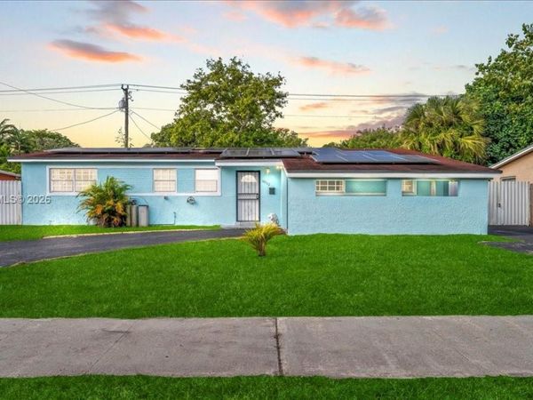 18502 NW 23rd Ct , Miami Gardens, FL 33056