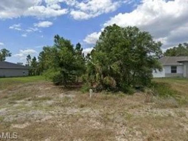 439 Redwing ST, LEHIGH ACRES, FL 33974