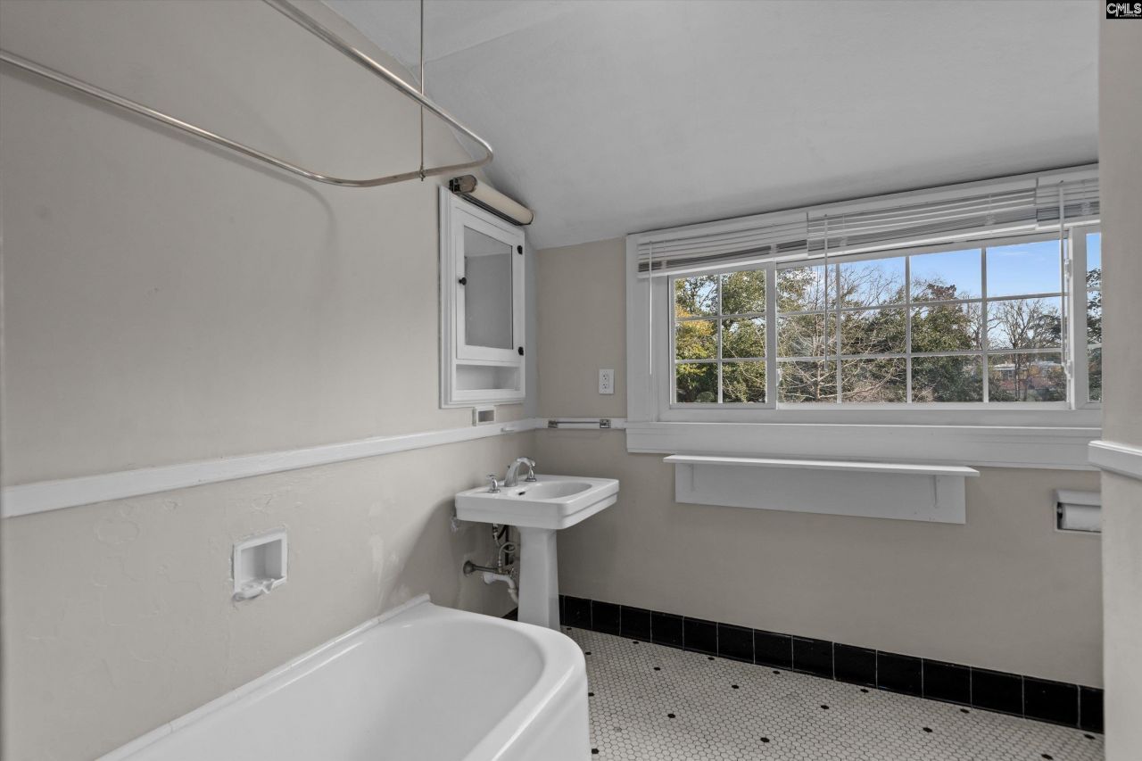 1403 Lyttleton Street Photo 30