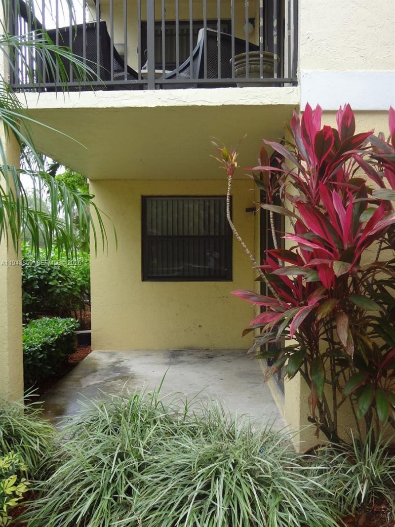 10125 W Sunrise Blvd , Unit 104, Plantation, FL 33322 Photo