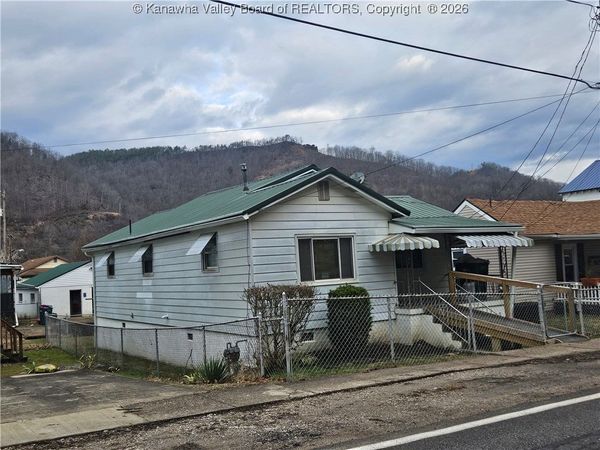 2509 Third Avenue, East Bank, WV 25067