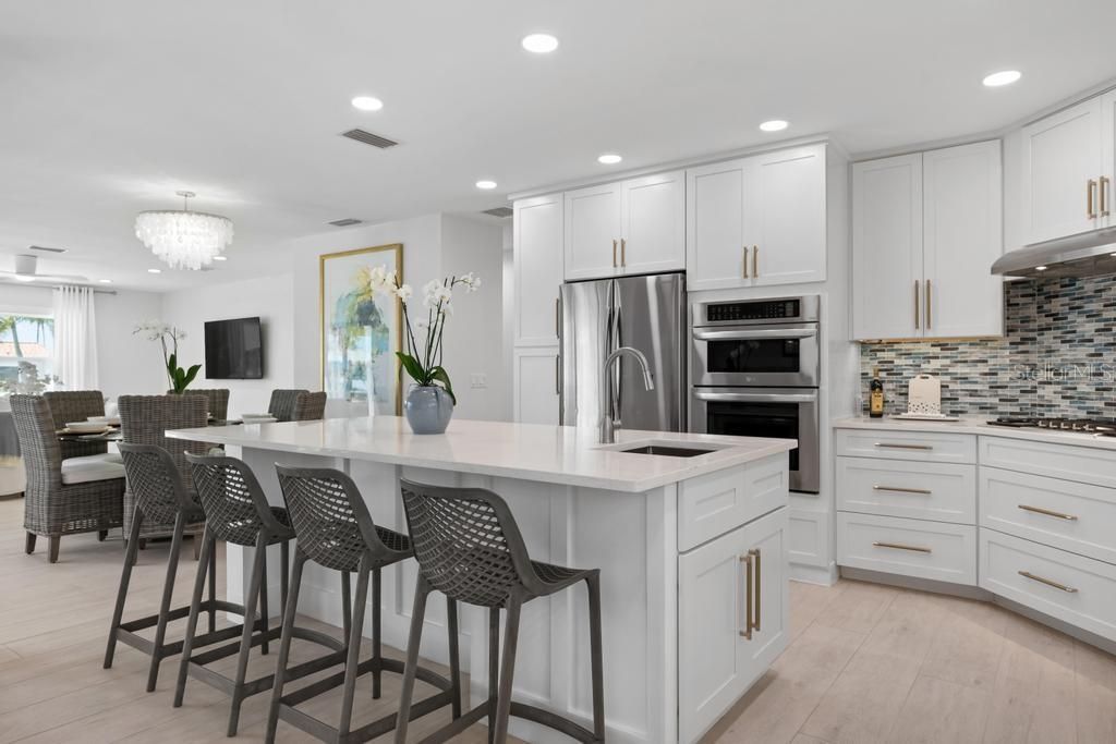 616 Foxworth Lane, Holmes Beach, FL 34217 Photo