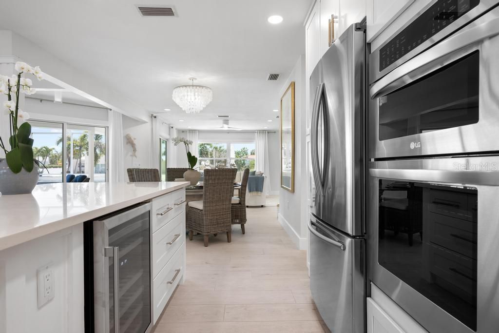 616 Foxworth Lane, Holmes Beach, FL 34217 Photo