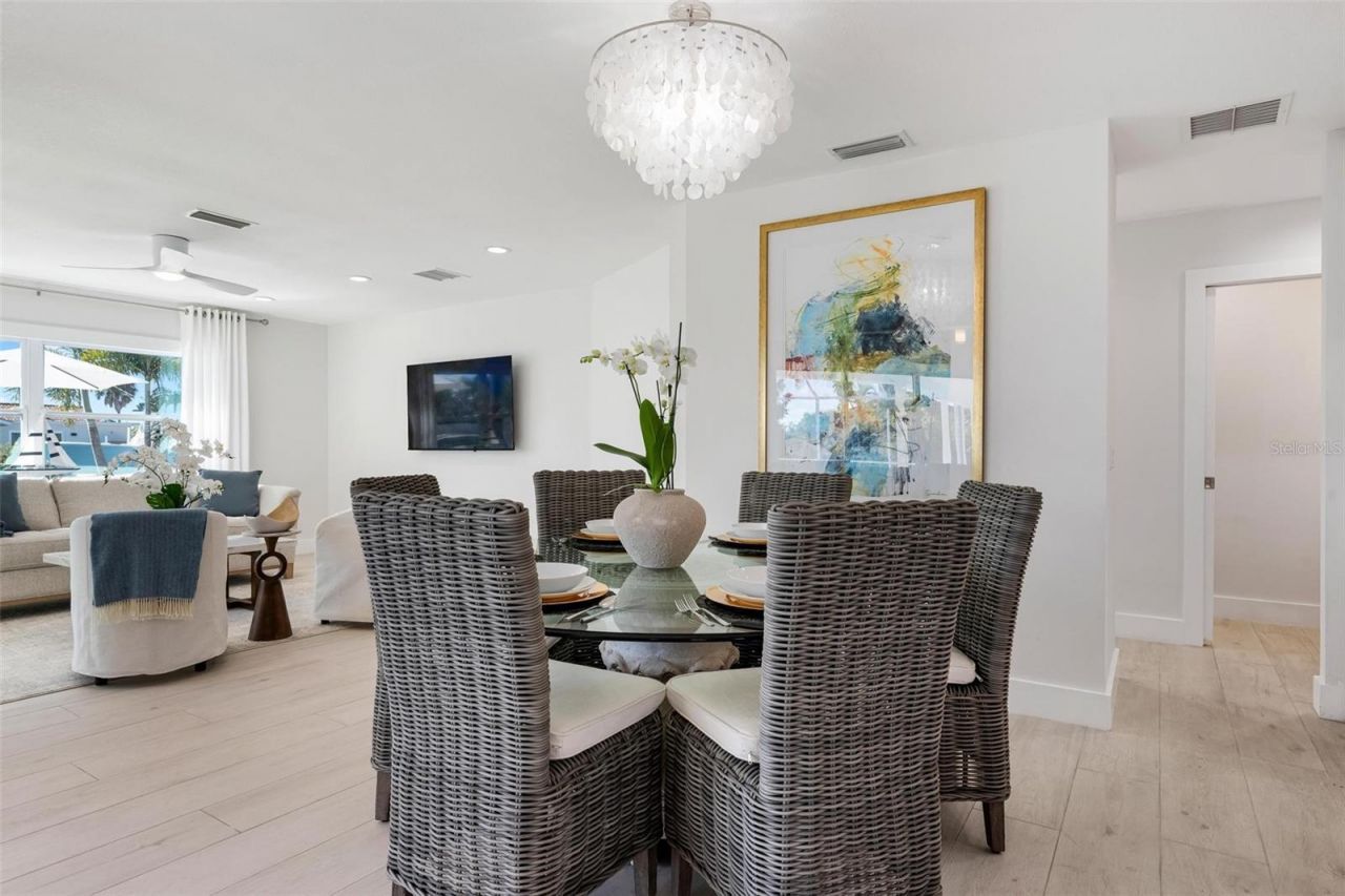 616 Foxworth Lane, Holmes Beach, FL 34217 Photo