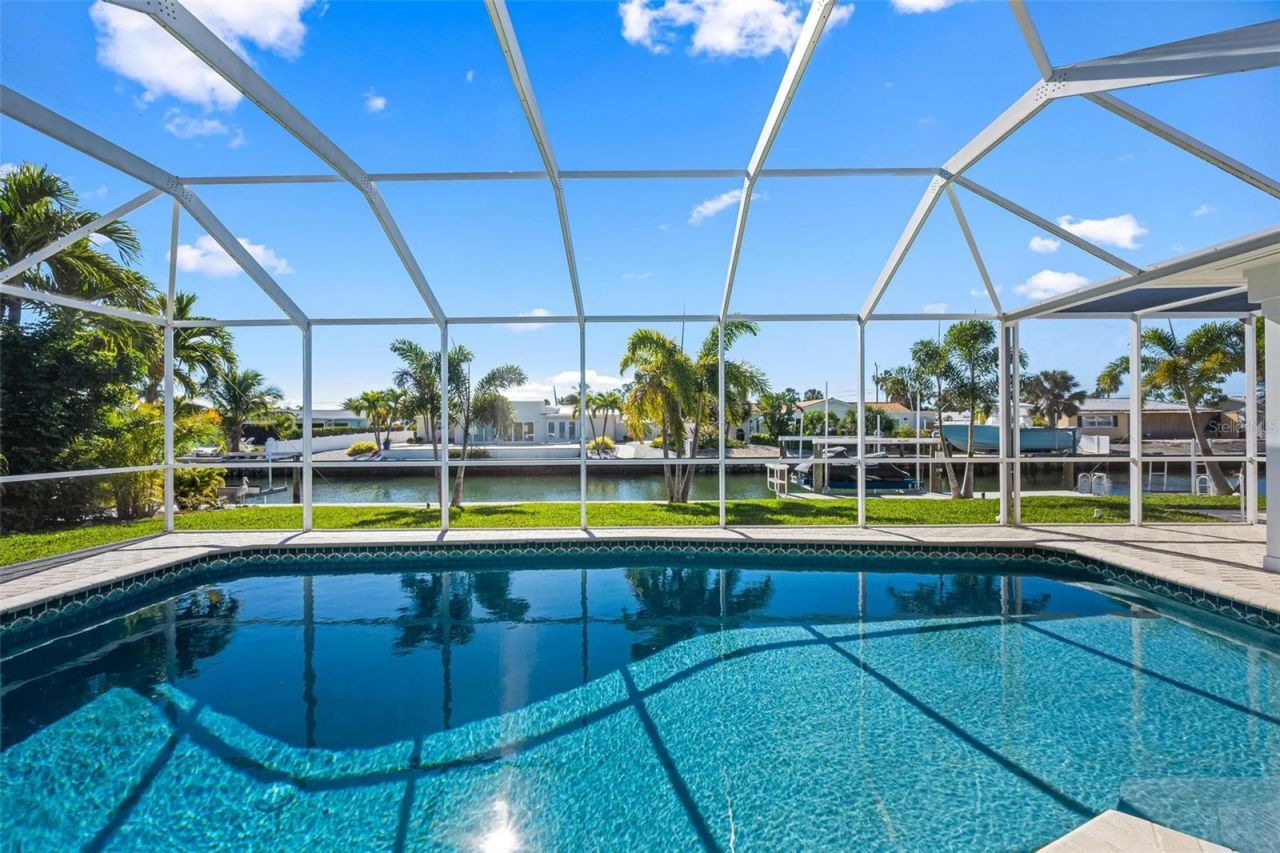 616 Foxworth Lane, Holmes Beach, FL 34217 Photo