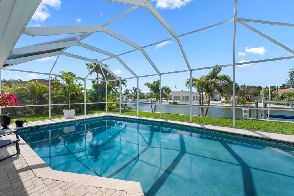 616 Foxworth Lane, Holmes Beach, FL 34217 Photo
