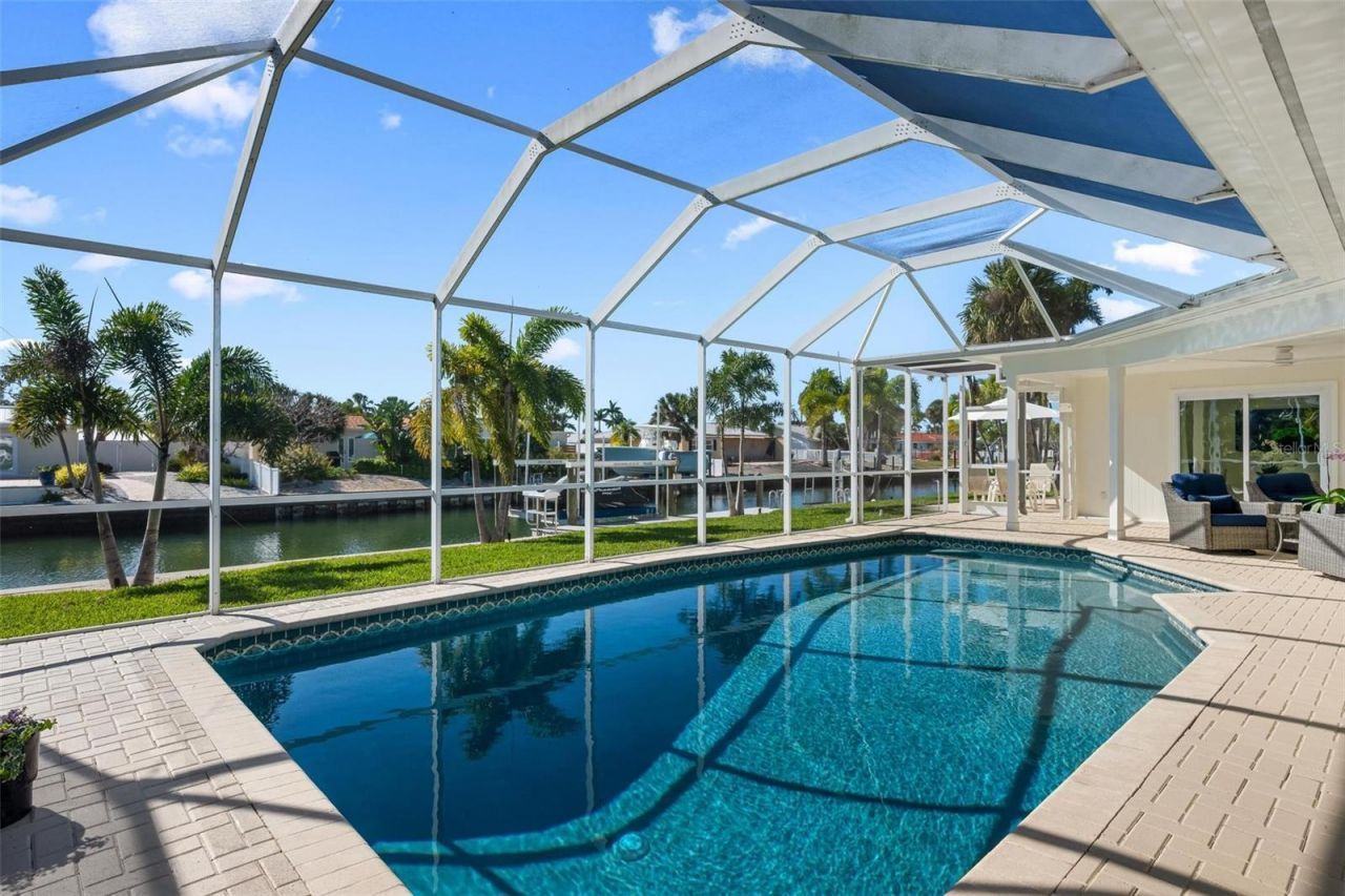 616 Foxworth Lane, Holmes Beach, FL 34217 Photo